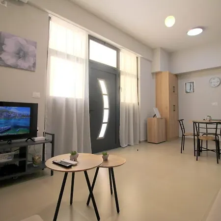 B&k Elegant Studio! Your Beachfront Escape! Sarandë