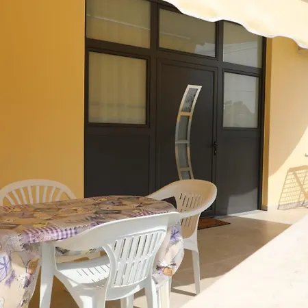 Appartamento B&k Elegant Studio! Your Beachfront Escape!