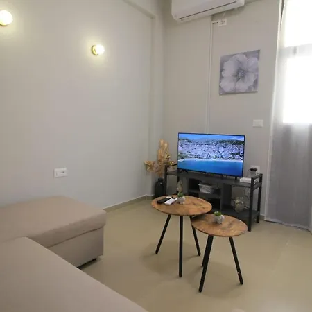 B&k Elegant Studio! Your Beachfront Escape! Apartment Sarande