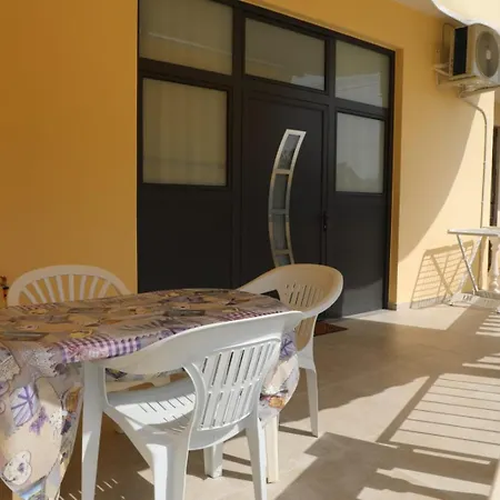 B&k Elegant Studio! Your Beachfront Escape! Apartment *